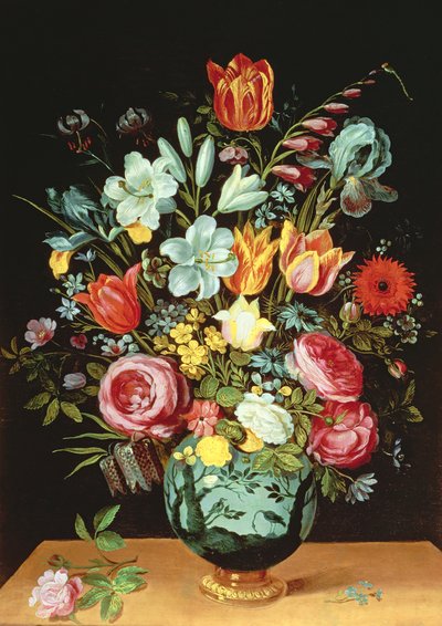 Nature morte de fleurs dans un vase en porcelaine reposant sur un rebord - Phillipe de Marlier